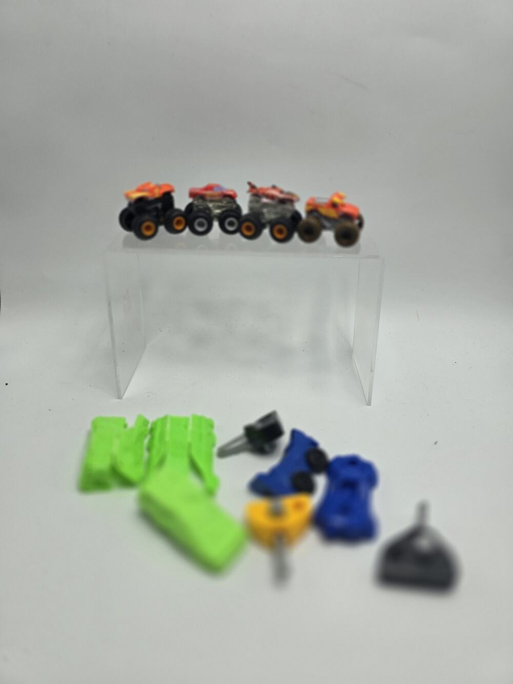 Monster Jam Minis Trucks 2 Metal 1 Plastic